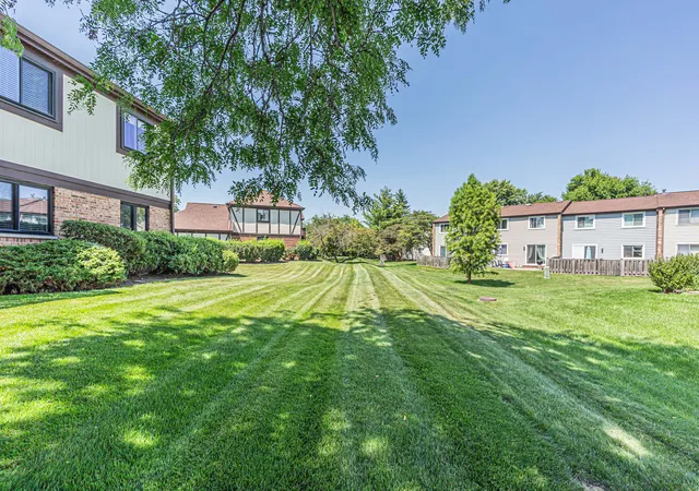 2nd image of 1538 Springview Ct, Wheeling, IL 60090