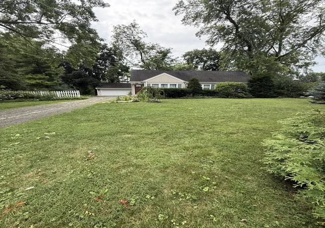 3rd image of 47 W Algonquin Rd, Des Plaines, IL 60016 | MLS# 12696487