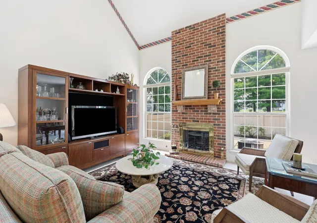 5th image of 1537 Stevens Dr, Schaumburg, IL 60173 | MLS# 12696711