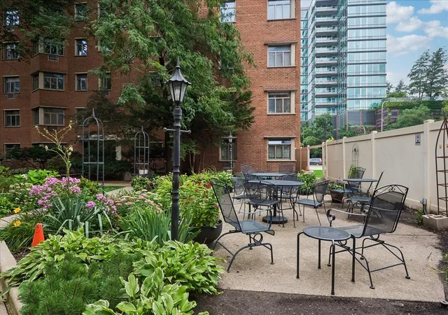 2nd image of 1856 Sherman Ave, Evanston, IL 60201