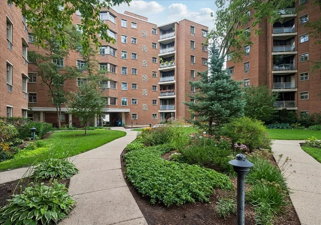 3rd image of 1856 Sherman Ave, Evanston, IL 60201