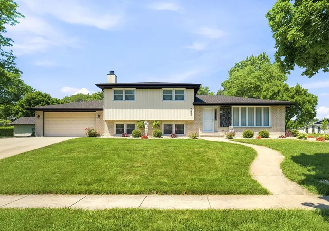 2nd image of 7804 Florence Ave, Darien, IL 60561 | MLS# 12696885