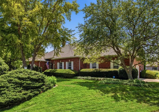 2nd image of 1610 Yorkshire Dr, Champaign, IL 61822 | MLS# 12697501
