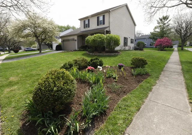 2nd image of 608 Thackeray Ln, Fox River Grove, IL 60021 | MLS# 12697804