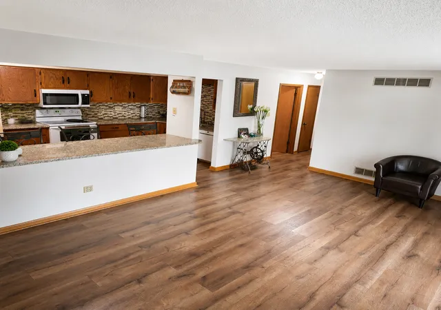2nd image of 1323 Buell Ave #B, Joliet, IL 60435 | MLS# 12697948