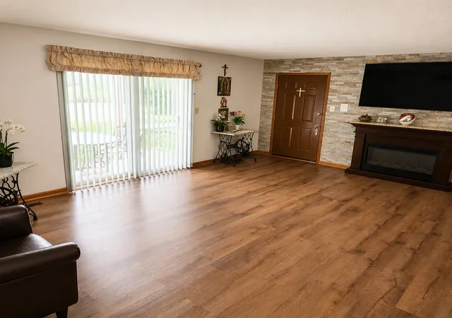 3rd image of 1323 Buell Ave, Joliet, IL 60435