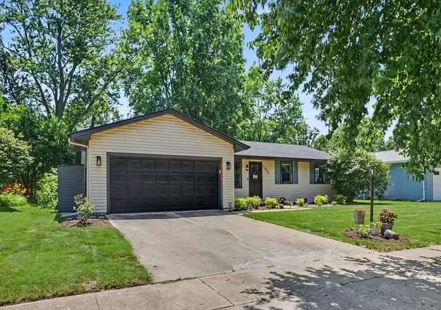 1st image of 2008 Park Ridge Dr, Urbana, IL 61802 | MLS# 12698149