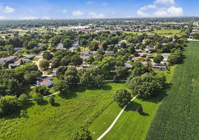 42nd image of 2008 Park Ridge Dr, Urbana, IL 61802 | MLS# 12698149
