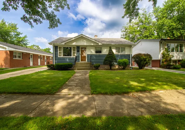 2nd image of 18538 Oak Ave, Lansing, IL 60438 | MLS# 12698151