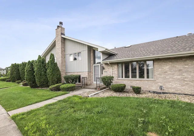 2nd image of 18008 Kansas Ct, Orland Park, IL 60467 | MLS# 12698289