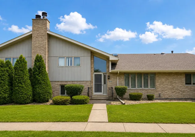 Photo 2 of Townhouse for sale at 18008 Kansas Ct, Orland Park, IL 60467 | MLS# 12698289 | Listing updated on 2026-10-29