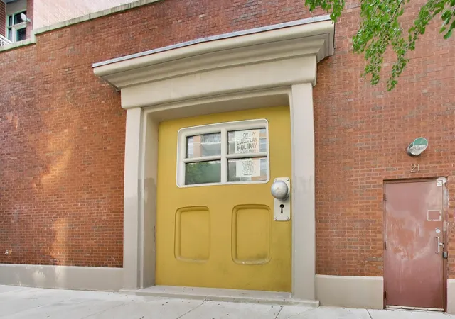 2nd image of 1200 W Monroe St, Chicago, IL 60607