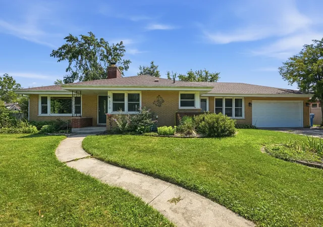 Photo 1 of Single family home for sale at 370 Oakwood Dr, Crete, IL 60417 | MLS# 12699430 | Listing updated on 2026-09-24