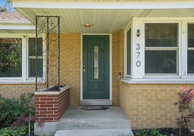 Photo 2 of Single family home for sale at 370 Oakwood Dr, Crete, IL 60417 | MLS# 12699430 | Listing updated on 2026-09-24