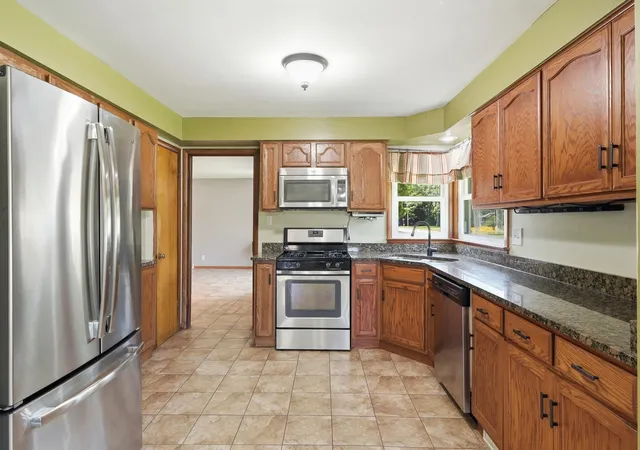 Photo 3 of Single family home for sale at 370 Oakwood Dr, Crete, IL 60417 | MLS# 12699430 | Listing updated on 2026-09-24
