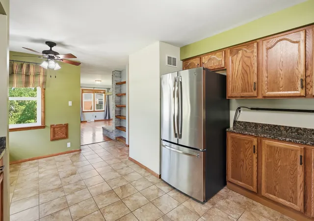 Photo 4 of Single family home for sale at 370 Oakwood Dr, Crete, IL 60417 | MLS# 12699430 | Listing updated on 2026-09-24