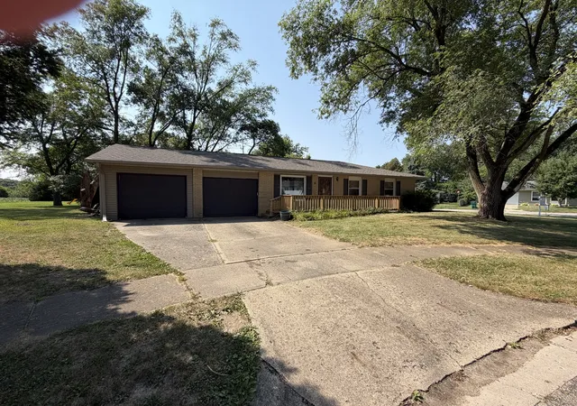 2nd image of 8 Sandburg Ct, Clinton, IL 61727 | MLS# 12699520