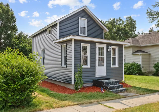 Photo 1 of Single family home for sale at 141 Oak St, Hampshire, IL 60140 | MLS# 12699880 | Listing updated on 2026-09-01