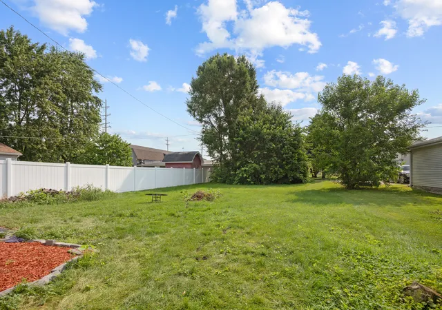 Photo 16 of Single family home for sale at 141 Oak St, Hampshire, IL 60140 | MLS# 12699880 | Listing updated on 2026-09-01