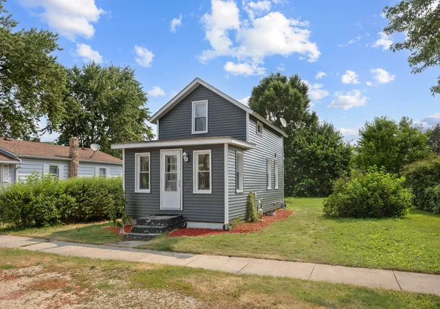 Photo 2 of Single family home for sale at 141 Oak St, Hampshire, IL 60140 | MLS# 12699880 | Listing updated on 2026-09-01