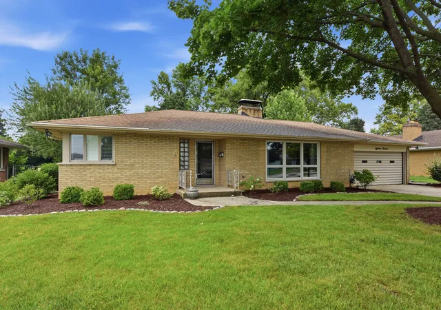 3rd image of 1813 West Acres Rd, Joliet, IL 60435 | MLS# 12699946