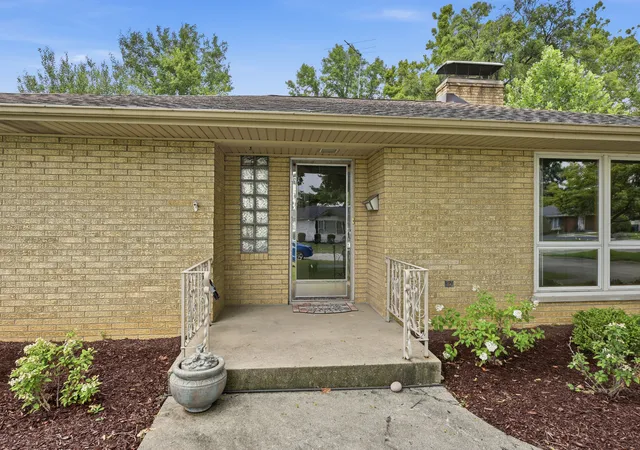 4th image of 1813 West Acres Rd, Joliet, IL 60435 | MLS# 12699946