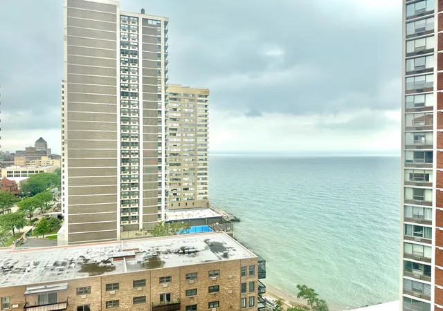 2nd image of 6101 N Sheridan Rd, Chicago, IL 60660