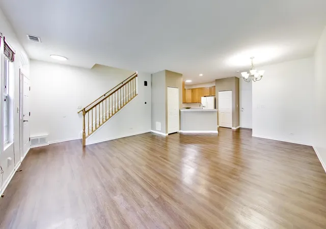 5th image of 131 Springbrook Trl S, Oswego, IL 60543 | MLS# 12700354