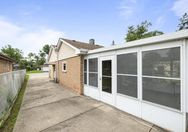 Photo 4 of Single family home for sale at 6926 W 115th Place, Worth, IL 60482 | MLS# 12701272 | Listing updated on 2026-08-31