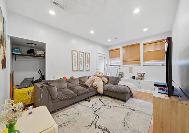 Listing Photo 4 - Condo for sale in building located at 4101 W Potomac Ave, Chicago, IL 60651