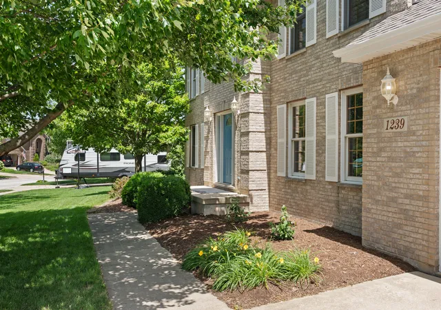 Photo 3 of Single family home for sale at 1239 Yorkshire Dr S, Sycamore, IL 60178 | MLS# 12701839 | Listing updated on 2026-09-06