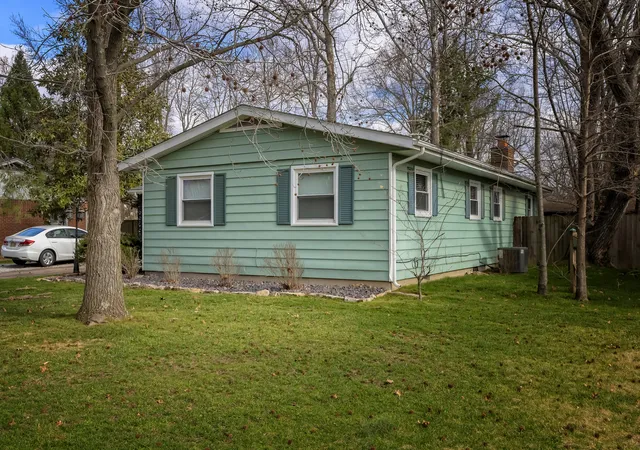 2nd image of 609 S Emerald Ln, Carbondale, IL 62901 | MLS# 12702030