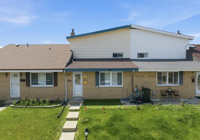2nd image of 9005 Sherry Ln, Des Plaines, IL 60016 | MLS# 12702109
