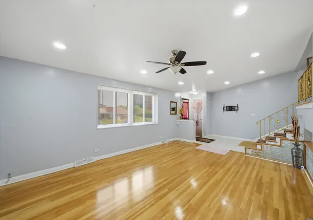 4th image of 9005 Sherry Ln, Des Plaines, IL 60016 | MLS# 12702109