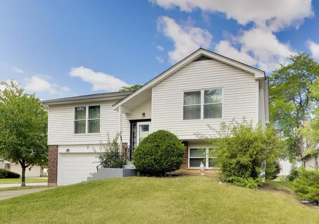 2nd image of 2 Oakmont Ct, Streamwood, IL 60107 | MLS# 12702153