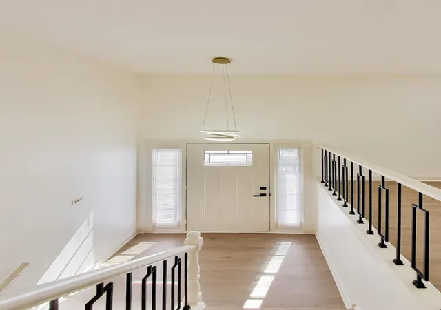 5th image of 2 Oakmont Ct, Streamwood, IL 60107 | MLS# 12702153