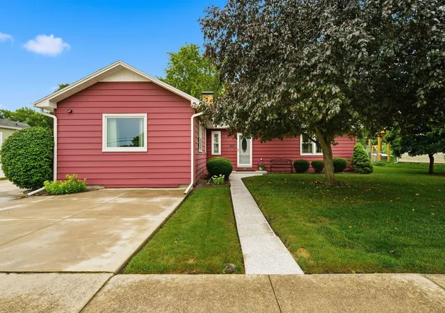 Photo 1 of Sale Pending at 1036 E Howard St, Pontiac, IL 61764 | MLS# 12702375 | Listing updated on 2026-08-25