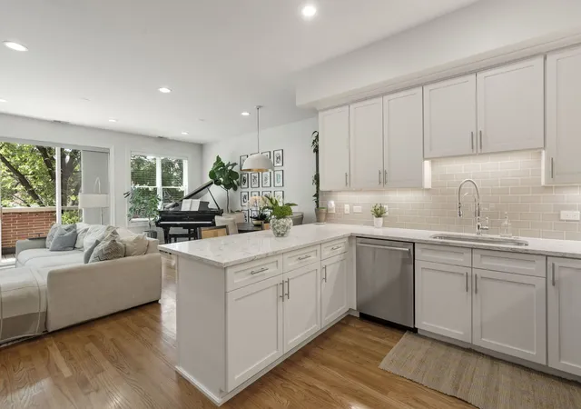 2nd image of 1350 W Belmont Ave #A, Chicago, IL 60657 | MLS# 12702437
