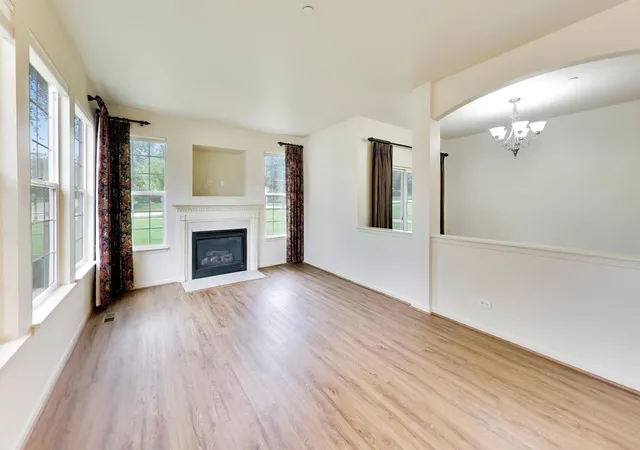Listing Photo 4 - Condo for sale in building located at 2685 Acorn Ct, West Dundee, IL 60118 - Unit #4