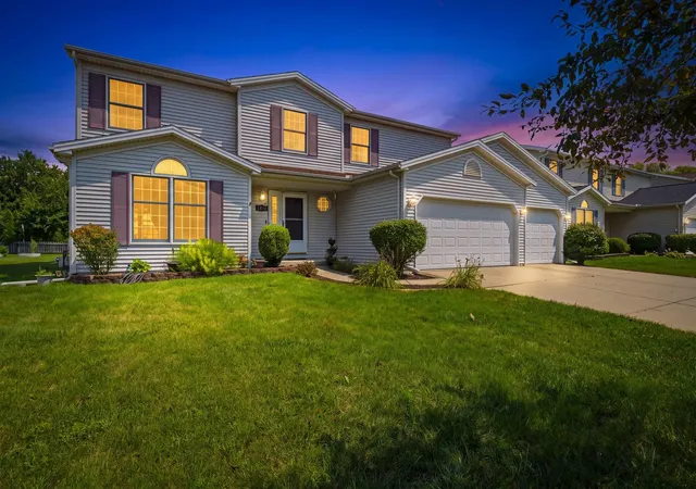 3rd image of 1310 Cashel Dr, Bloomington, IL 61704 | MLS# 12702604