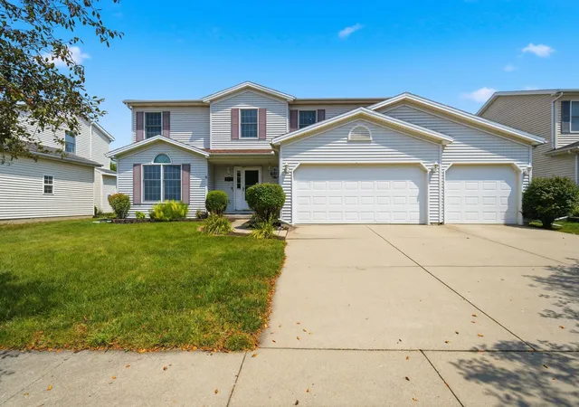 4th image of 1310 Cashel Dr, Bloomington, IL 61704 | MLS# 12702604