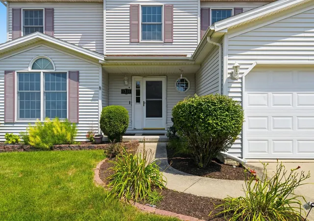 5th image of 1310 Cashel Dr, Bloomington, IL 61704 | MLS# 12702604