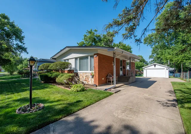 2nd image of 327 W Holly Ct, Glenwood, IL 60425 | MLS# 12702710