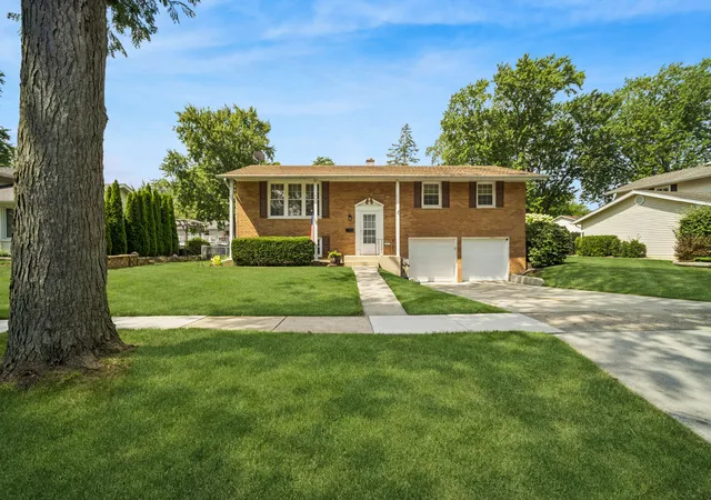 Photo 1 of Sale Pending at 1305 E Sanborn Dr, Palatine, IL 60074 | MLS# 12702818 | Listing updated on 2026-10-08