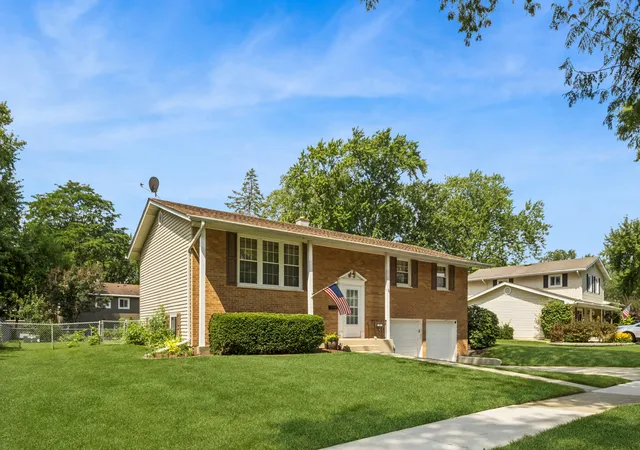 Photo 2 of Sale Pending at 1305 E Sanborn Dr, Palatine, IL 60074 | MLS# 12702818 | Listing updated on 2026-10-08