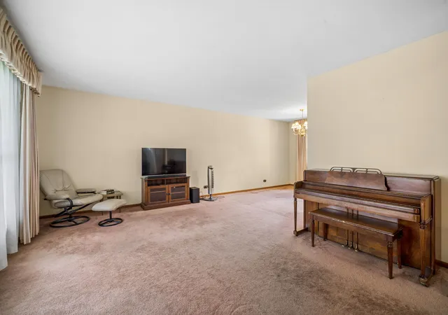 Photo 3 of Sale Pending at 1305 E Sanborn Dr, Palatine, IL 60074 | MLS# 12702818 | Listing updated on 2026-10-08
