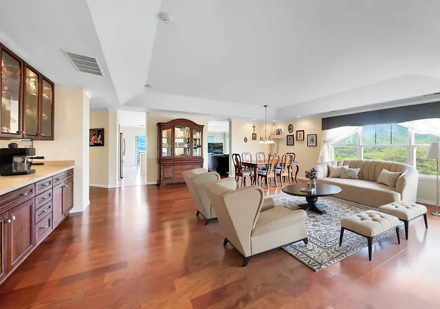 5th image of 1960 Crenshaw Cir #1960, Vernon Hills, IL 60061 | MLS# 12703105