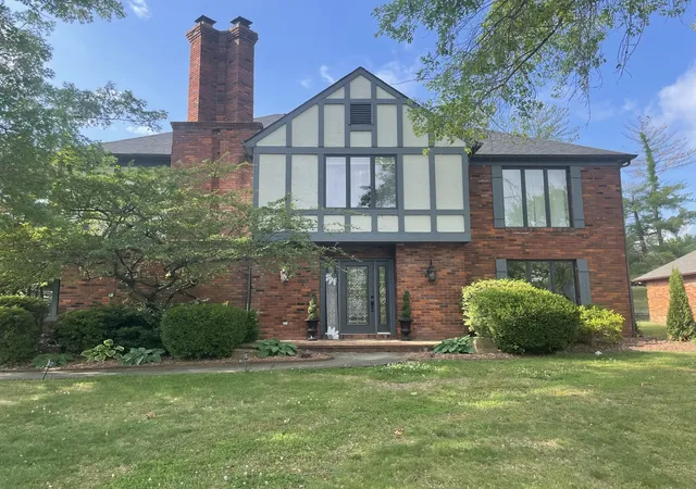 Photo 1 of Single family home for sale at 1813 Wolff Dr, Marion, IL 62959 | MLS# 12703201 | Listing updated on 2026-09-28