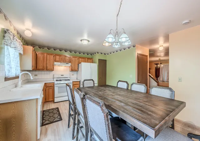 5th image of 1419 Ridge Rd, South Elgin, IL 60177 | MLS# 12703210