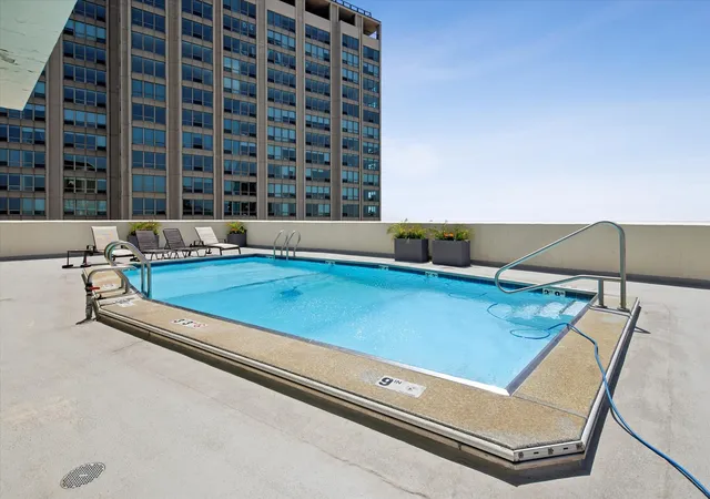 30th image of 3470 N Lake Shore Dr #22B, Chicago, IL 60657 | MLS# 12703238